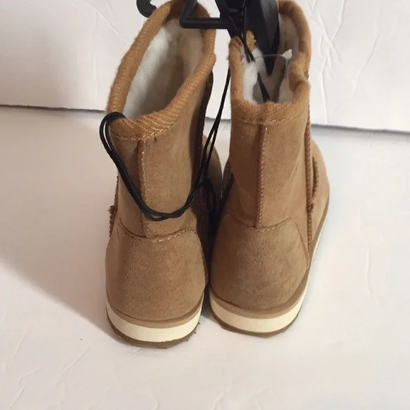 🆕 girls tan faux fur boots  size 10 - Picture 4 of 10
